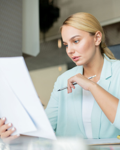 Arbeitsbestätigung prüfen lassen - Ihr professioneller Nachweis für kurze Einsätze